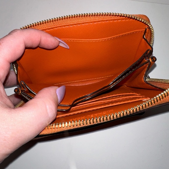 Michael Kors EUC Orange Saffiano Leather Jet Set Wallet with Wrist Strap - Picture 13 of 15